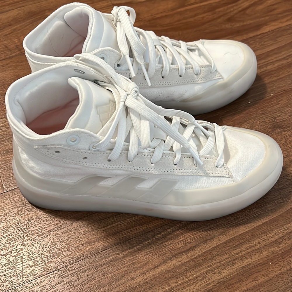 Almost new Adidas sneaker